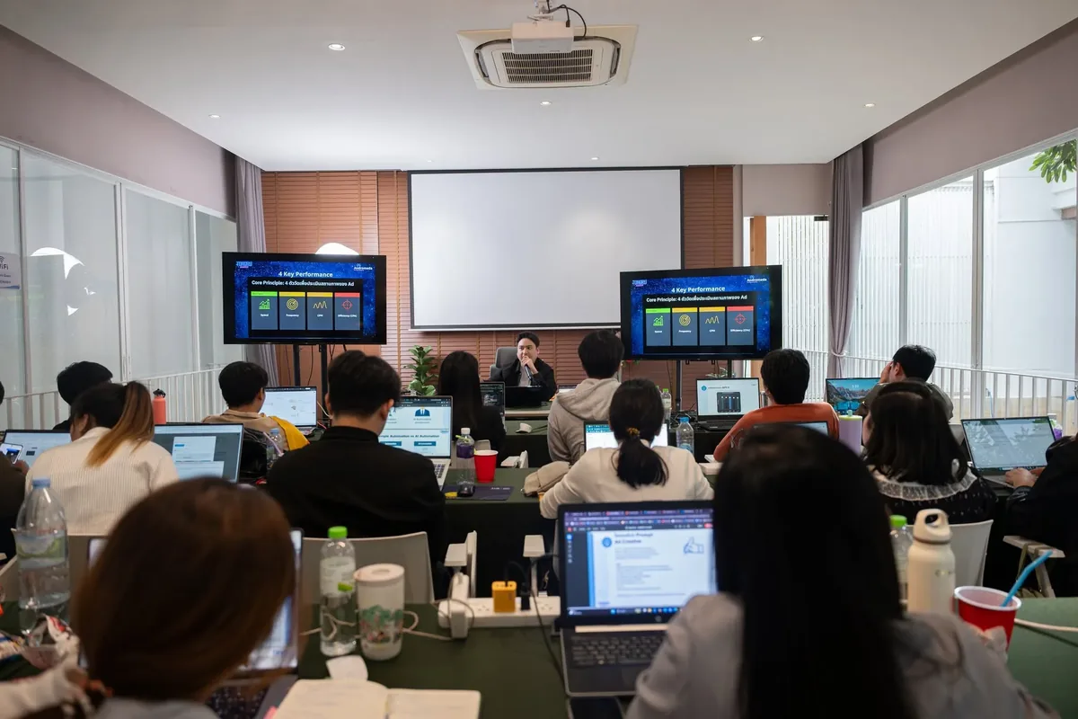 บรรยากาศห้องอบรม Private Training ผู้เรียนลงมือปฏิบัติกับโน้ตบุ๊กของตัวเอง