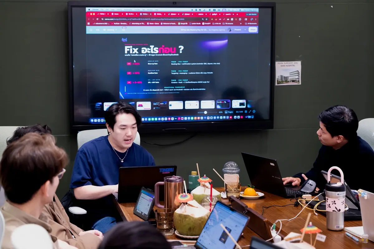 บรรยากาศห้องอบรม Private Training ผู้เรียนลงมือปฏิบัติกับโน้ตบุ๊กของตัวเอง